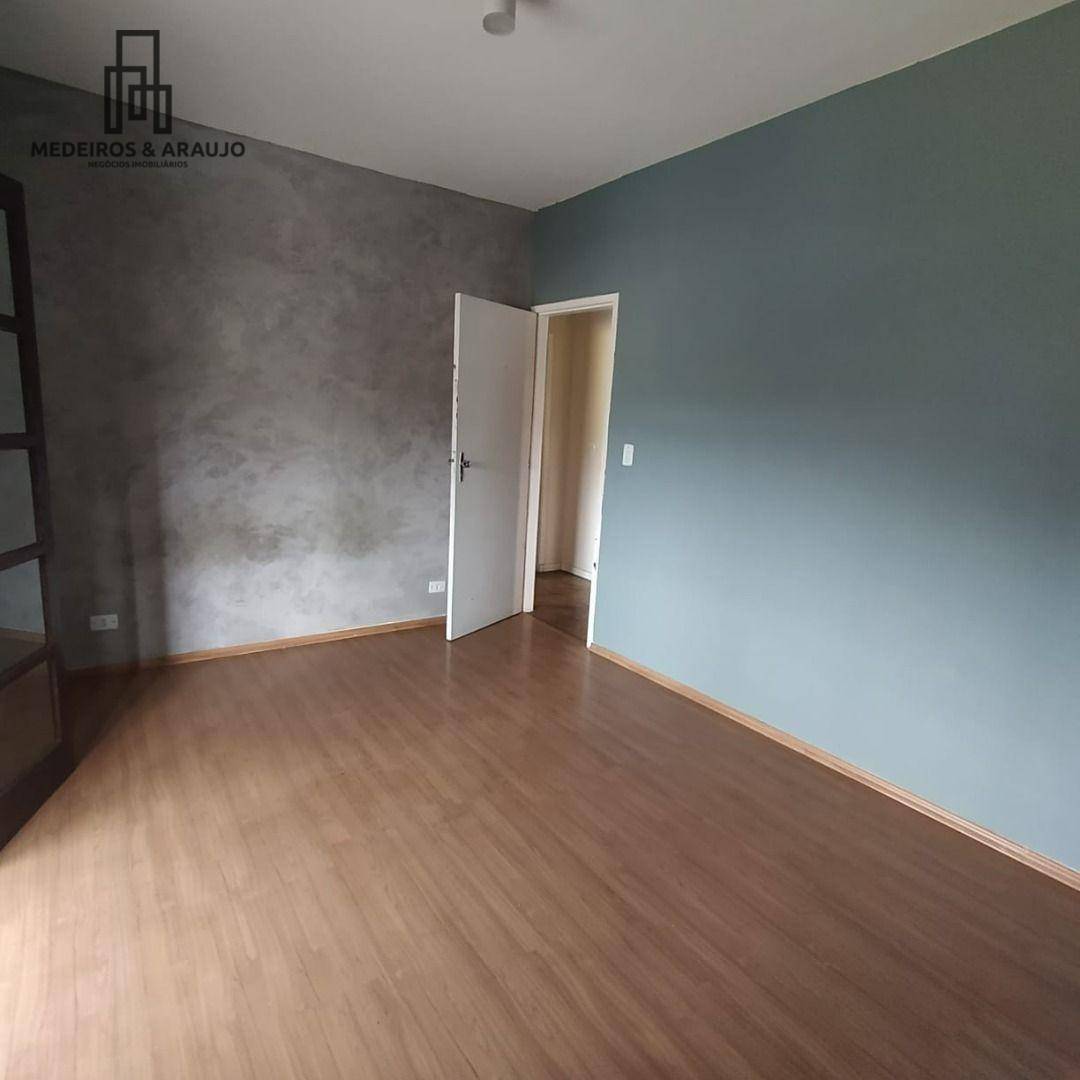 Casa à venda com 4 quartos, 210m² - Foto 11