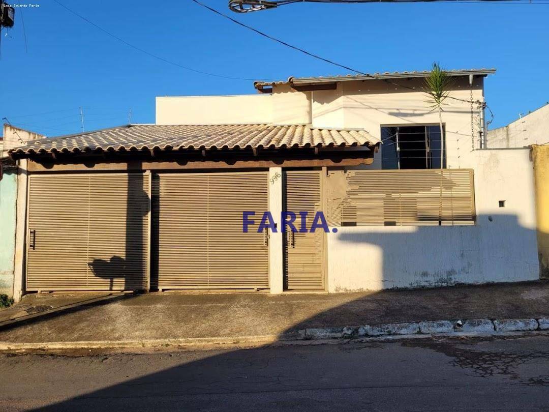 Casa à venda com 2 quartos, 100m² - Foto 1