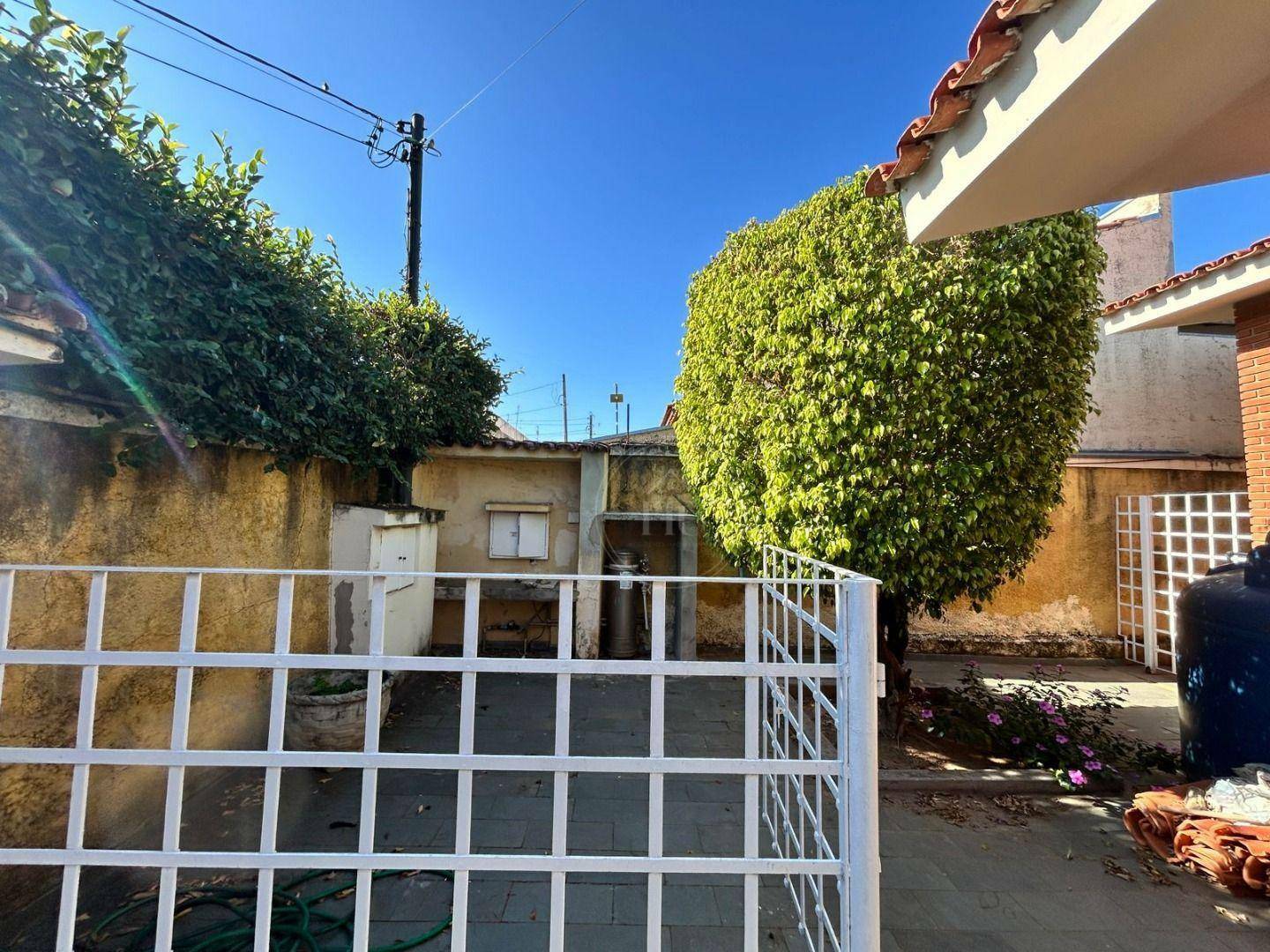 Casa à venda e aluguel com 3 quartos, 386m² - Foto 9