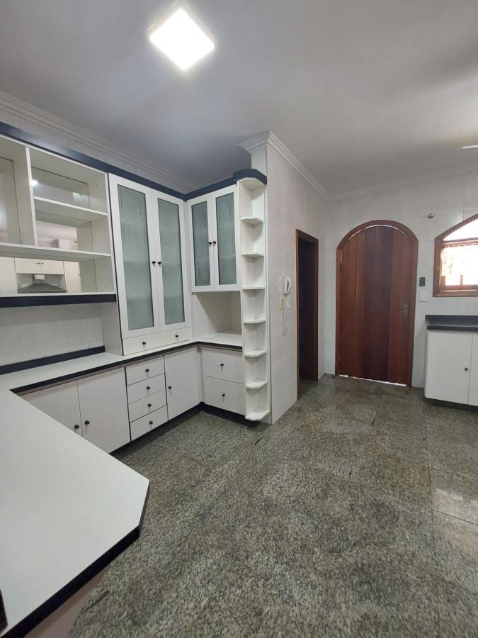 Casa de Condomínio para alugar com 3 quartos, 650m² - Foto 7