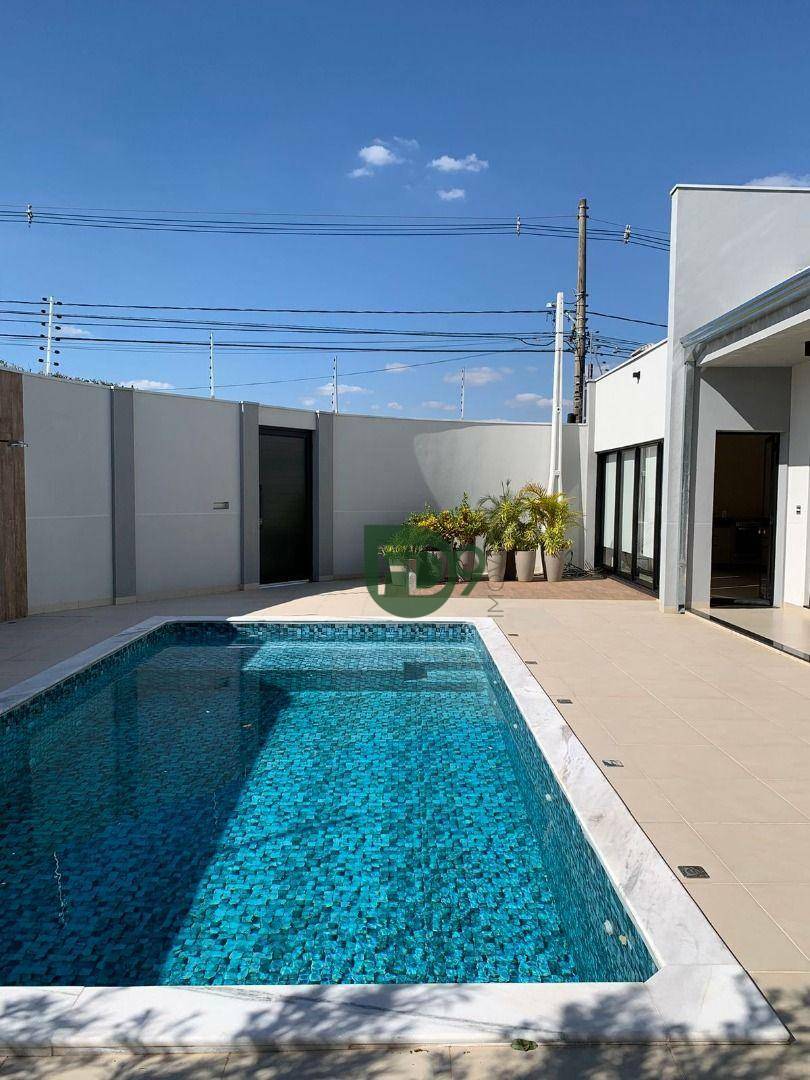 Casa à venda com 3 quartos, 214m² - Foto 1