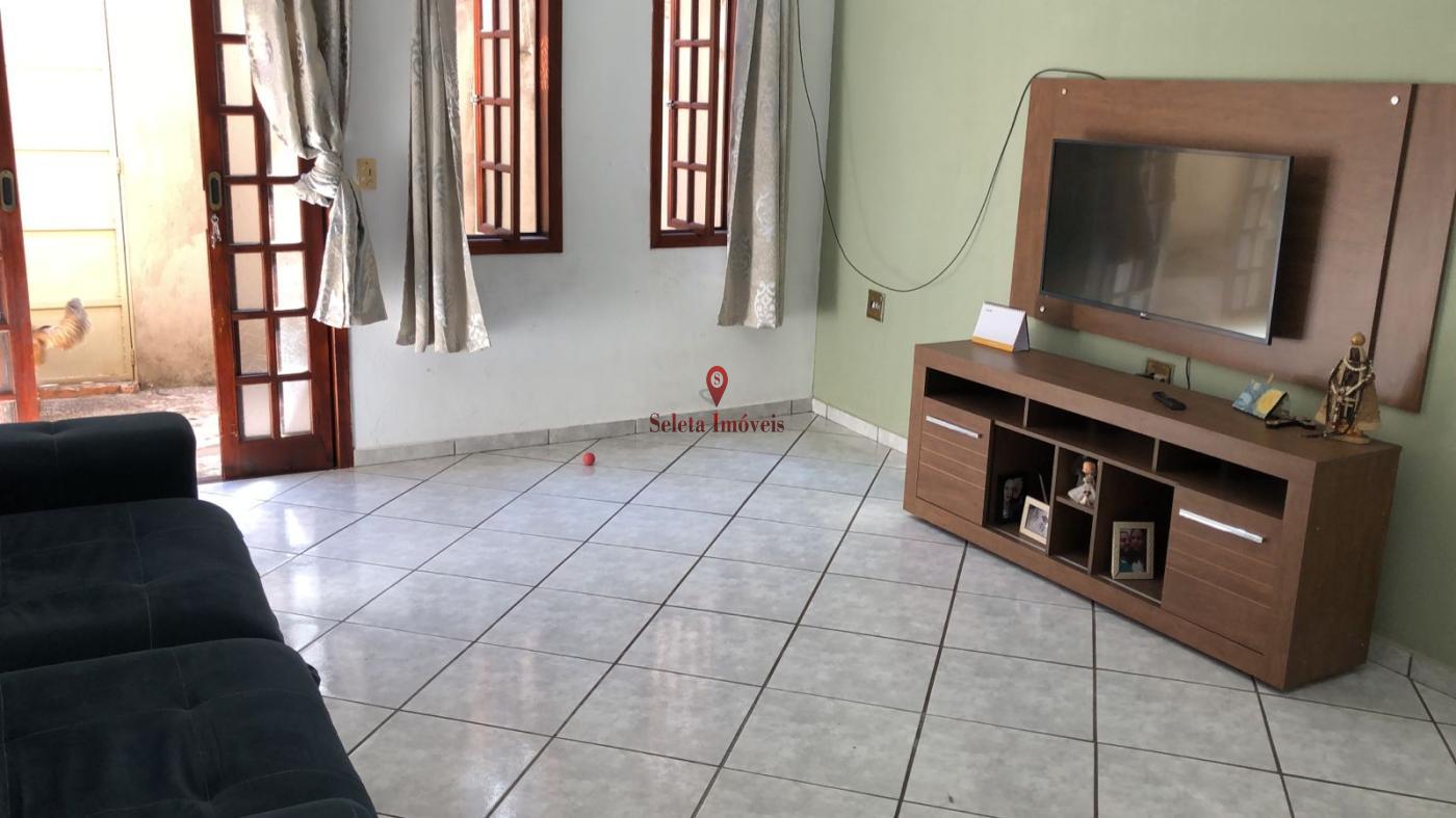 Casa à venda com 2 quartos, 180m² - Foto 1