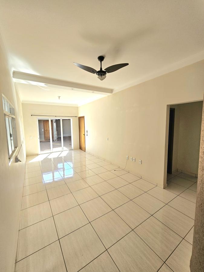 Casa à venda com 3 quartos, 250m² - Foto 3