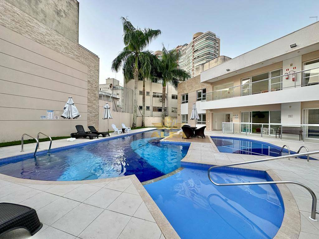 Casa de Condomínio à venda com 4 quartos, 315m² - Foto 2