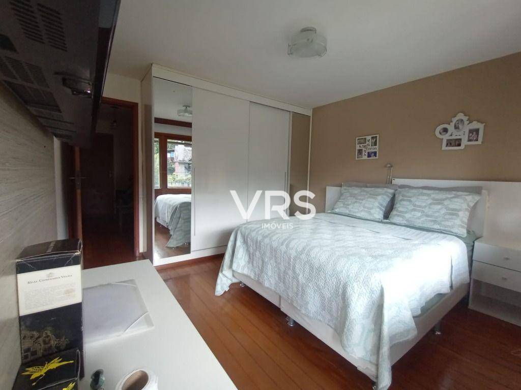 Casa à venda com 3 quartos, 224m² - Foto 14