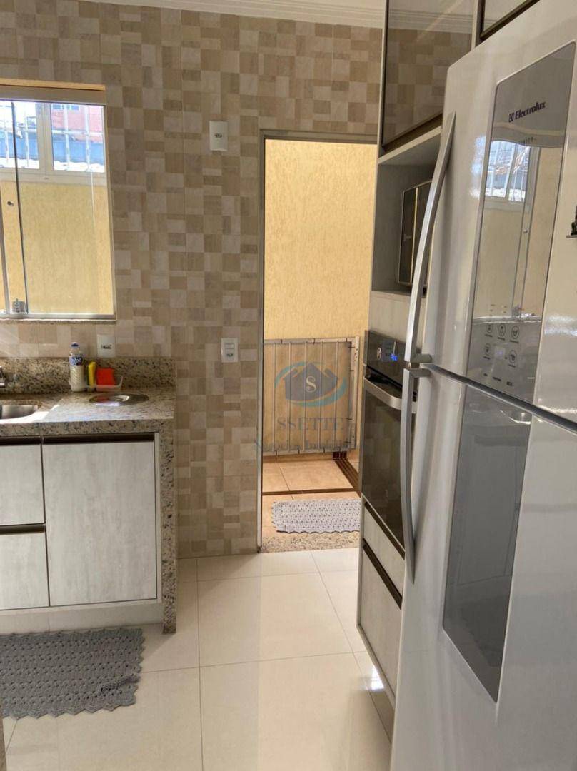 Casa à venda com 4 quartos, 250m² - Foto 3