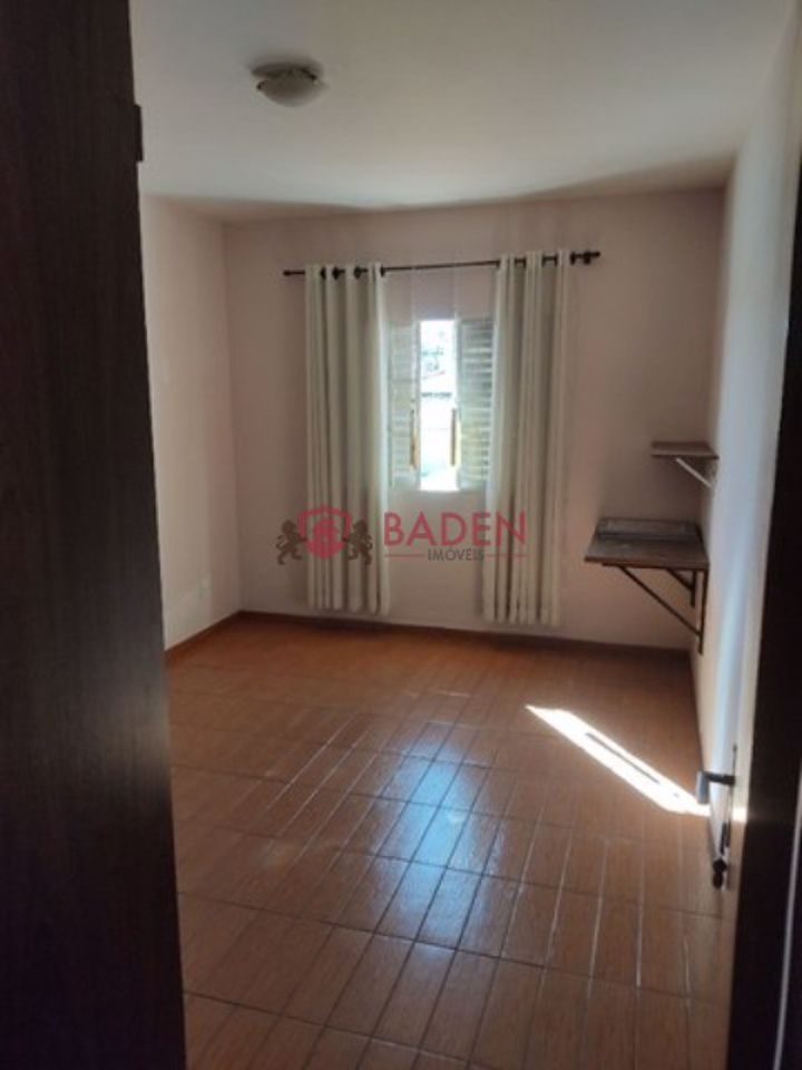 Casa à venda com 3 quartos, 250m² - Foto 14