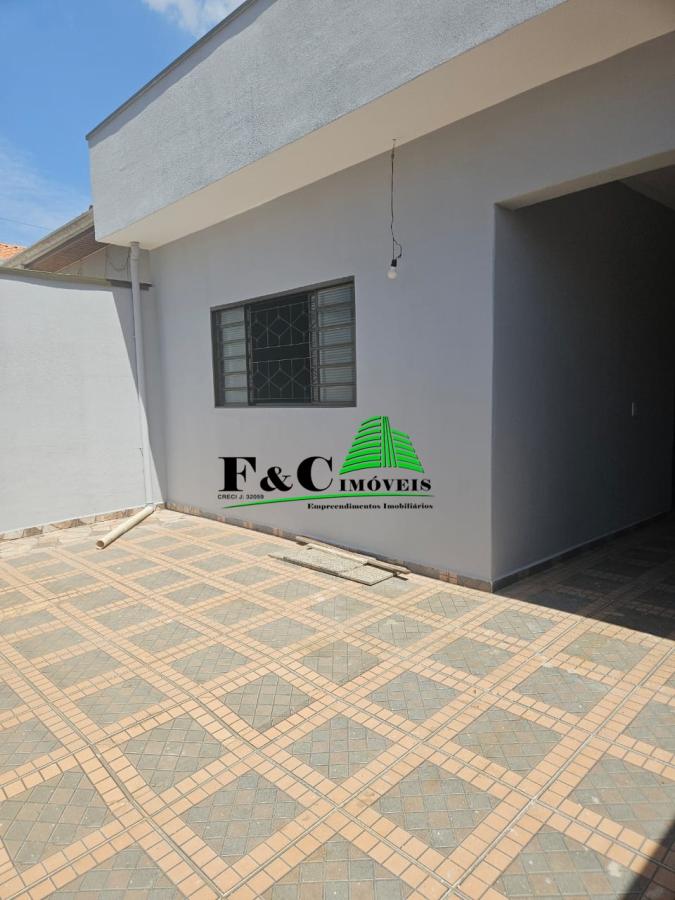 Casa à venda com 2 quartos, 140m² - Foto 1