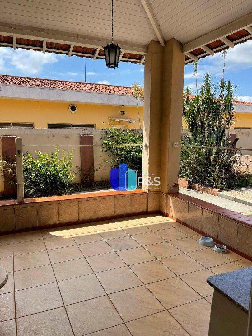 Casa à venda com 4 quartos, 250m² - Foto 1