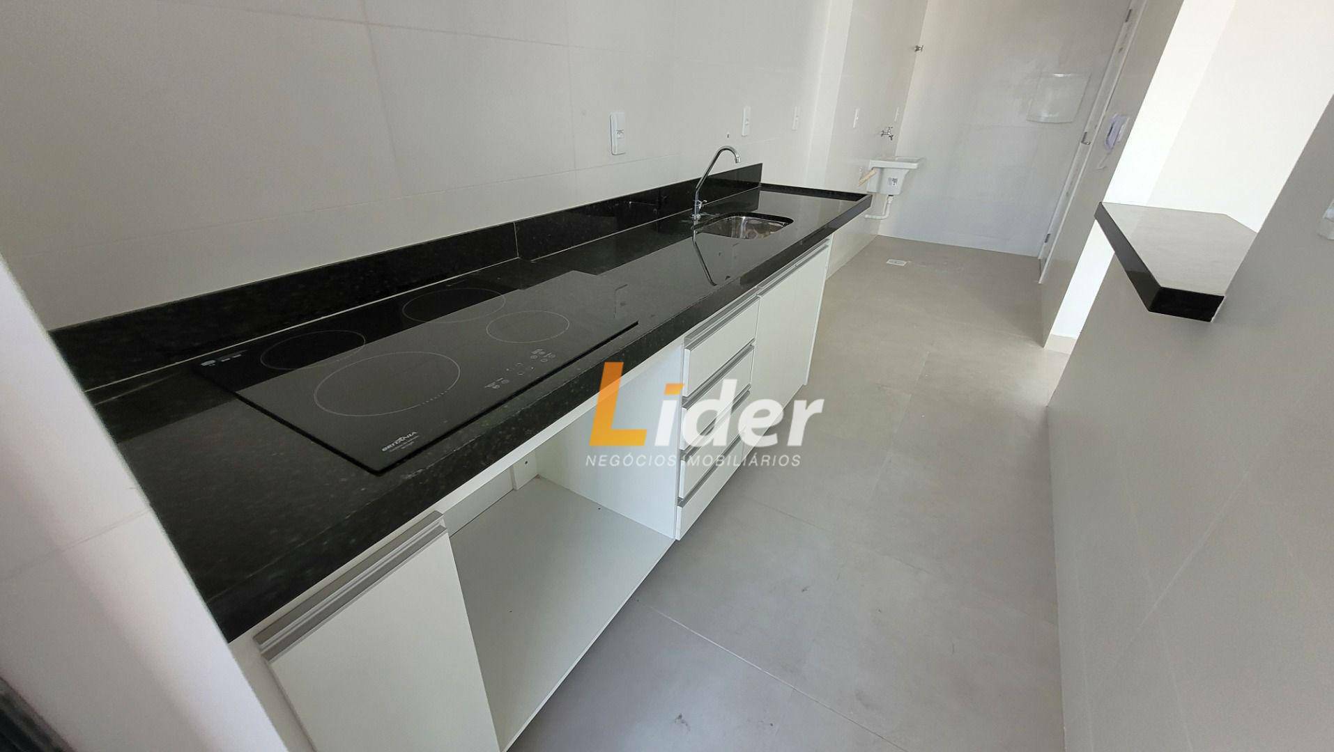 Apartamento para alugar com 2 quartos, 70m² - Foto 17