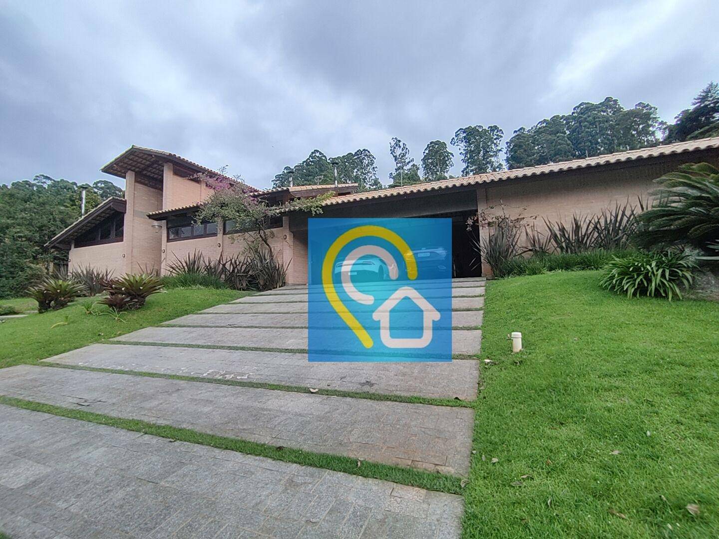 Casa de Condomínio à venda e aluguel com 3 quartos, 500m² - Foto 1