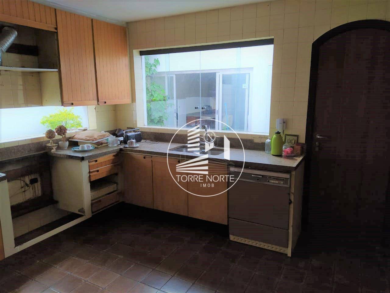 Casa à venda com 4 quartos, 300m² - Foto 5