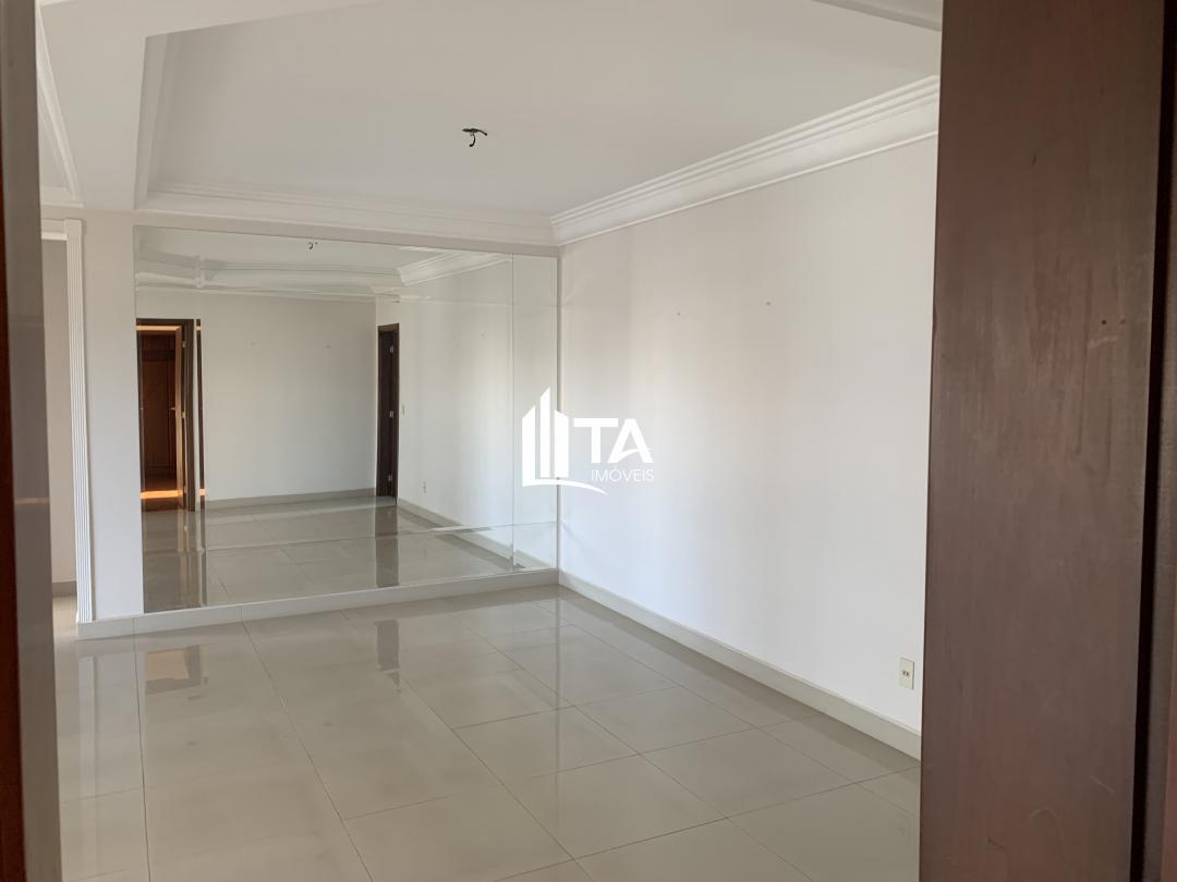 Apartamento à venda com 3 quartos, 228m² - Foto 4