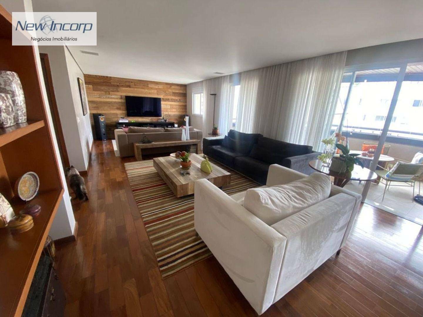 Apartamento à venda com 4 quartos, 202m² - Foto 1