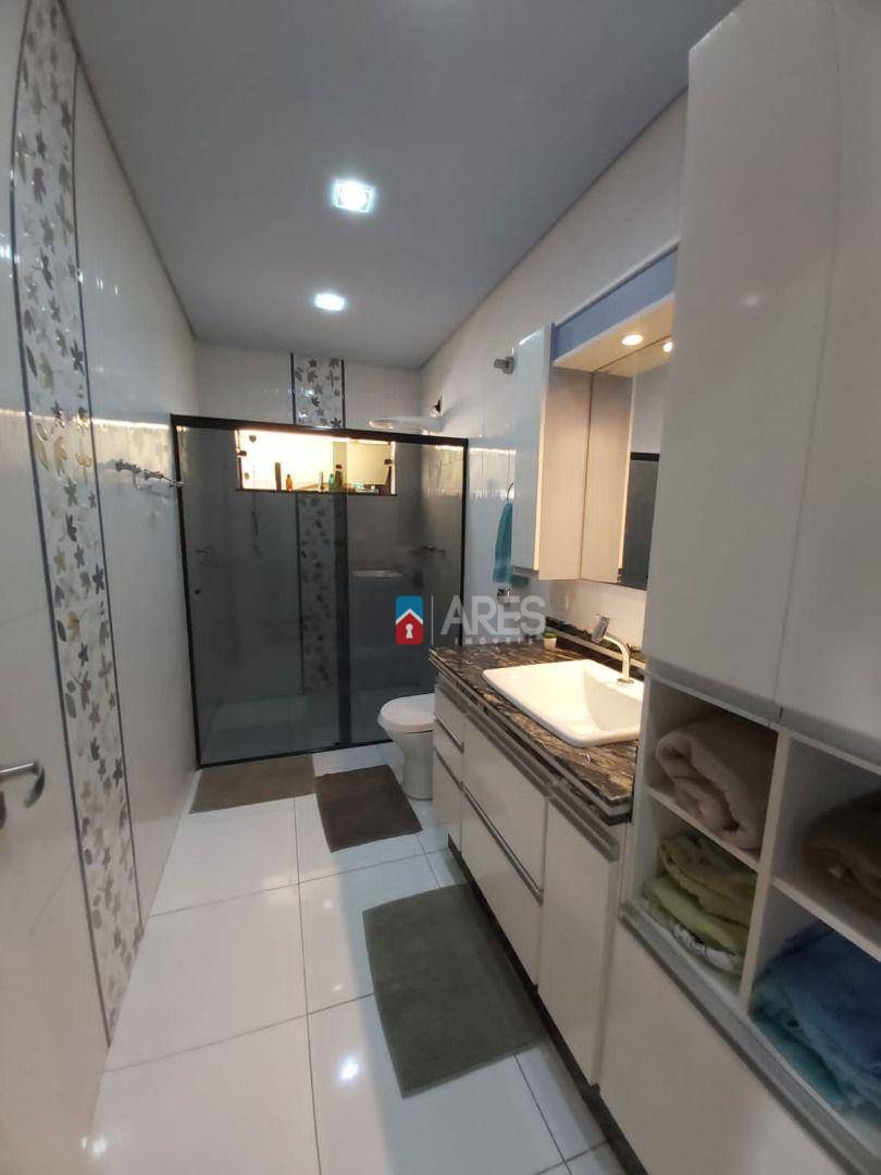 Casa para alugar com 3 quartos, 230m² - Foto 16