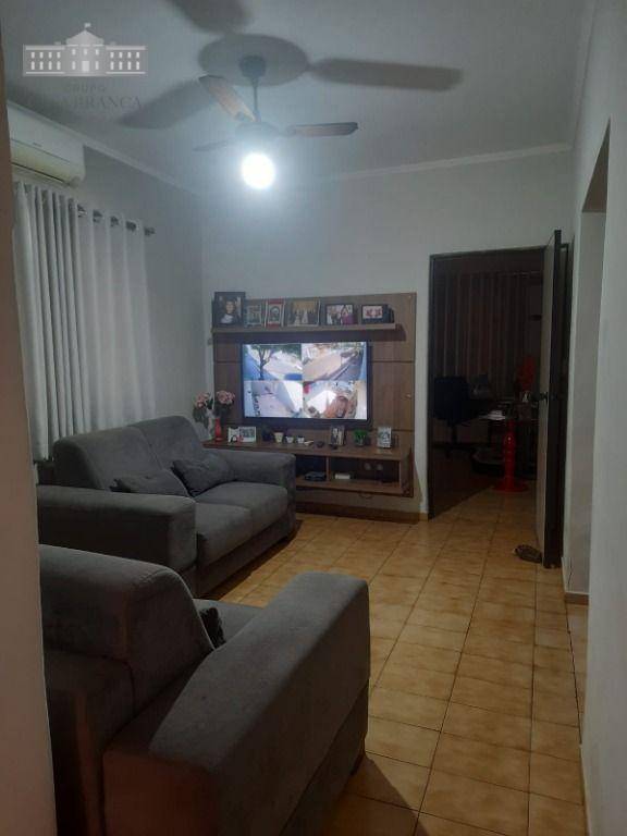 Casa à venda com 3 quartos, 211m² - Foto 8