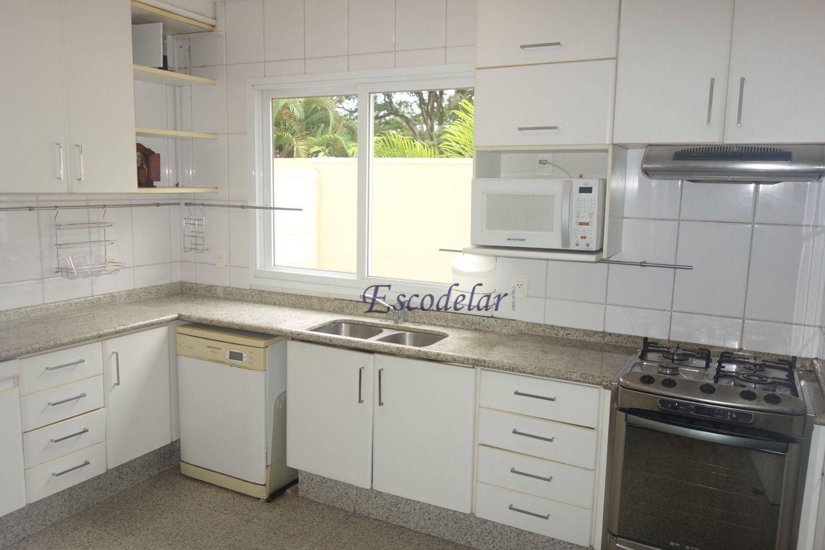 Casa para alugar com 4 quartos, 300m² - Foto 11