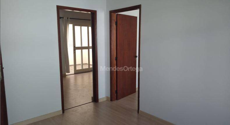 Casa à venda com 3 quartos, 200m² - Foto 4