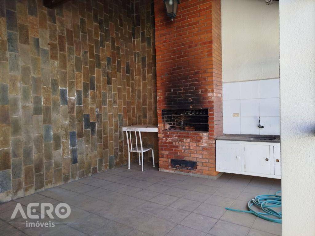 Casa para alugar com 3 quartos, 184m² - Foto 30