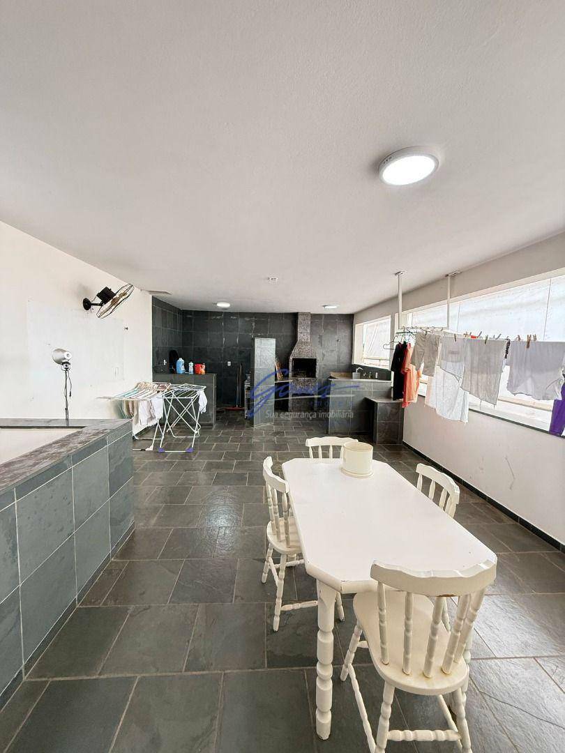 Casa à venda com 3 quartos, 252m² - Foto 15