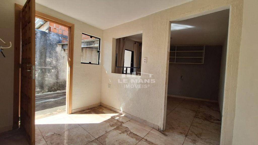 Casa à venda com 4 quartos, 120m² - Foto 4