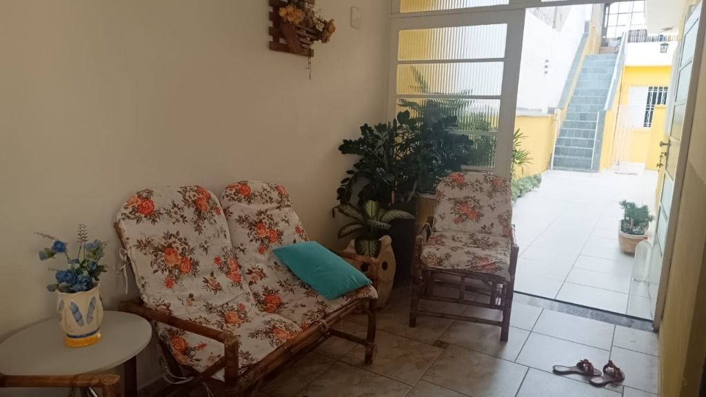 Casa à venda com 2 quartos, 180m² - Foto 1