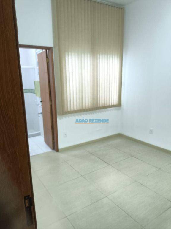 Casa à venda com 4 quartos, 220m² - Foto 10