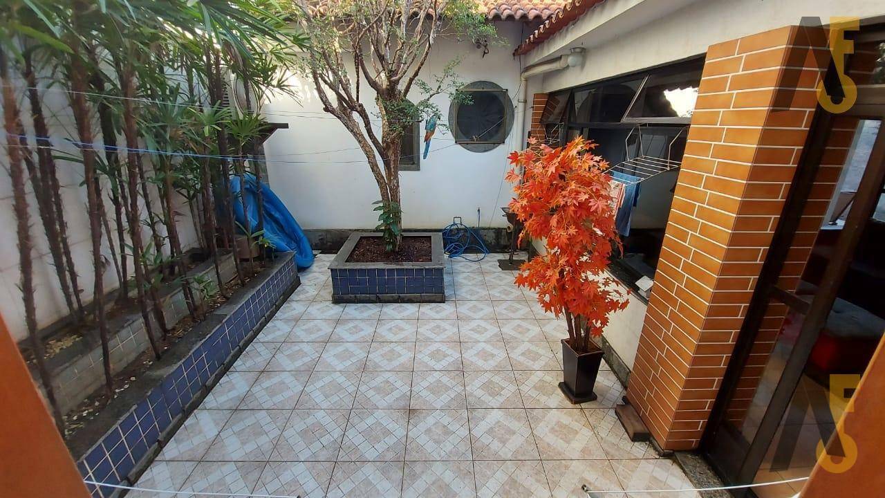 Casa à venda com 3 quartos, 360m² - Foto 19