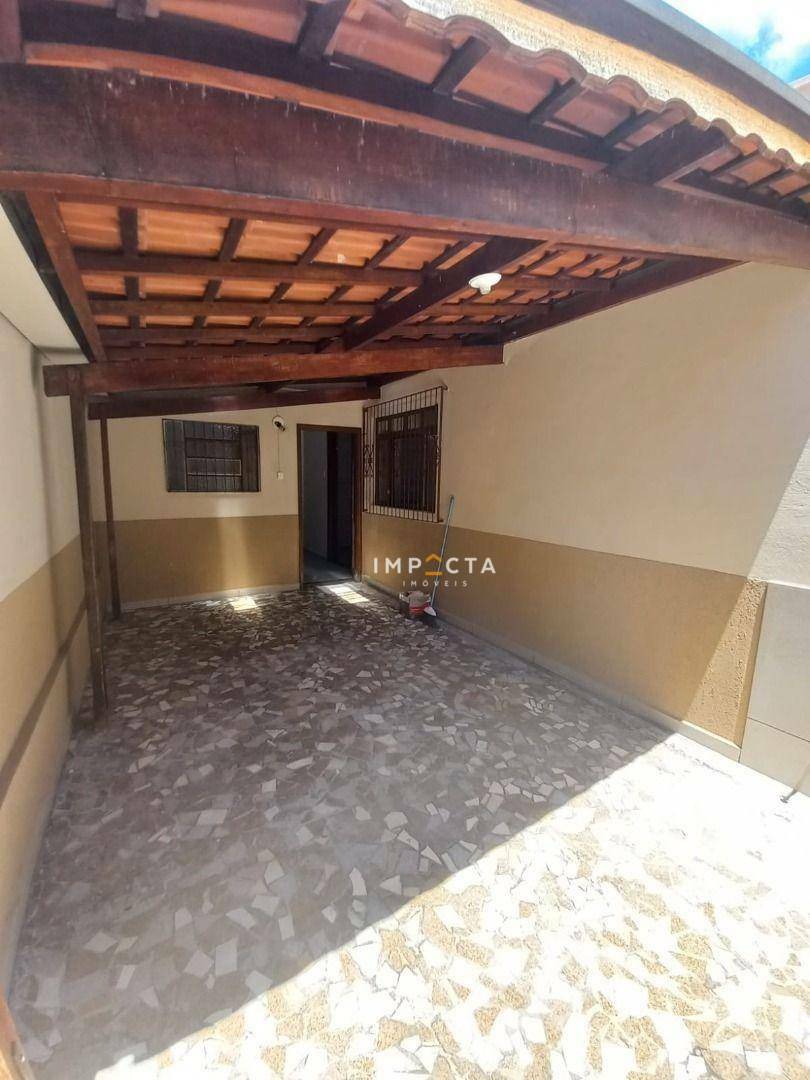 Casa à venda com 3 quartos, 125m² - Foto 1