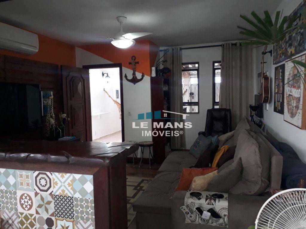 Casa à venda com 2 quartos, 69m² - Foto 8