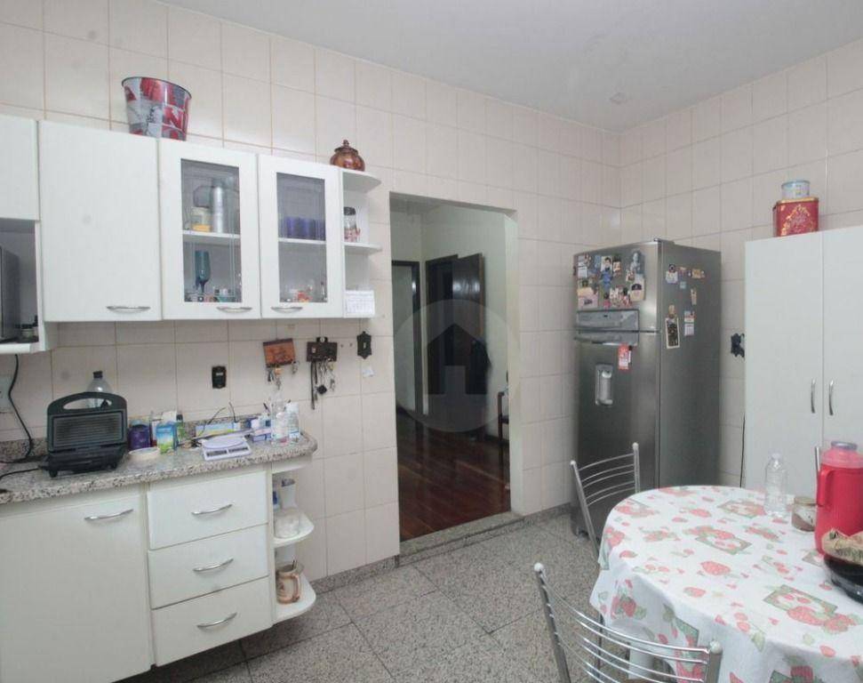 Casa à venda com 3 quartos, 295m² - Foto 8