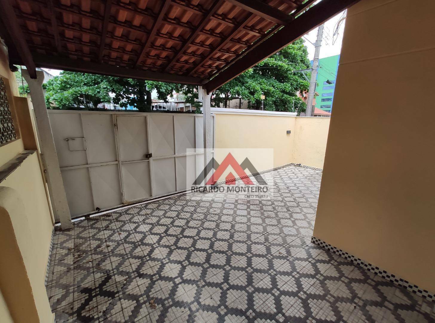 Casa para alugar com 3 quartos, 250m² - Foto 2