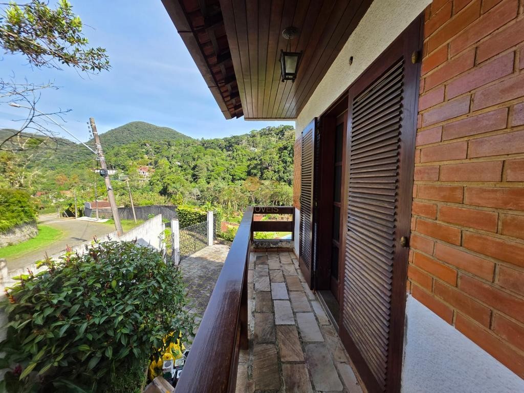 Casa de Condomínio para alugar com 4 quartos, 330m² - Foto 17