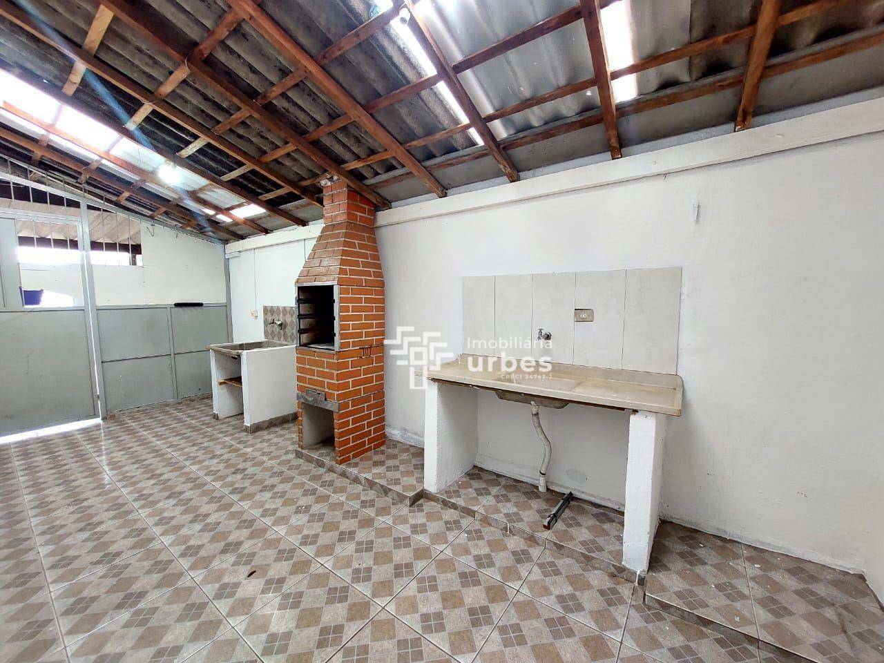 Casa para alugar com 2 quartos, 30m² - Foto 1