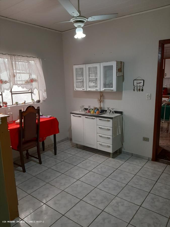 Casa à venda com 5 quartos, 300m² - Foto 4