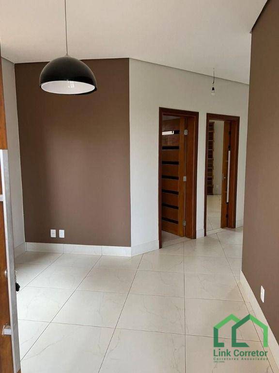 Casa à venda com 3 quartos, 298m² - Foto 1