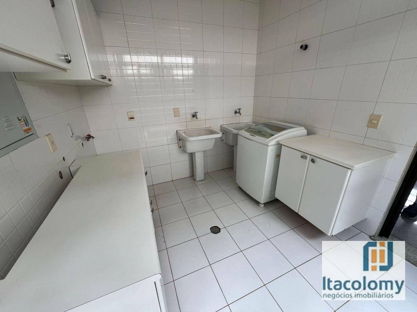 Casa de Condomínio para alugar com 4 quartos, 450m² - Foto 29