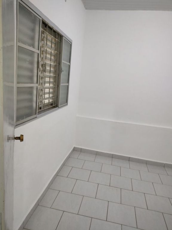 Casa para alugar com 2 quartos, 120m² - Foto 4