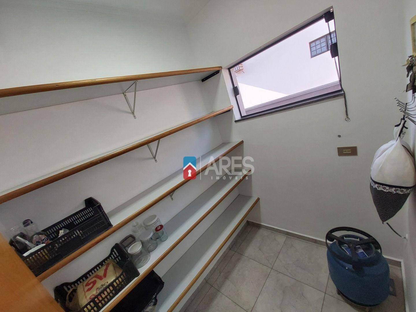 Casa à venda com 3 quartos, 226m² - Foto 18