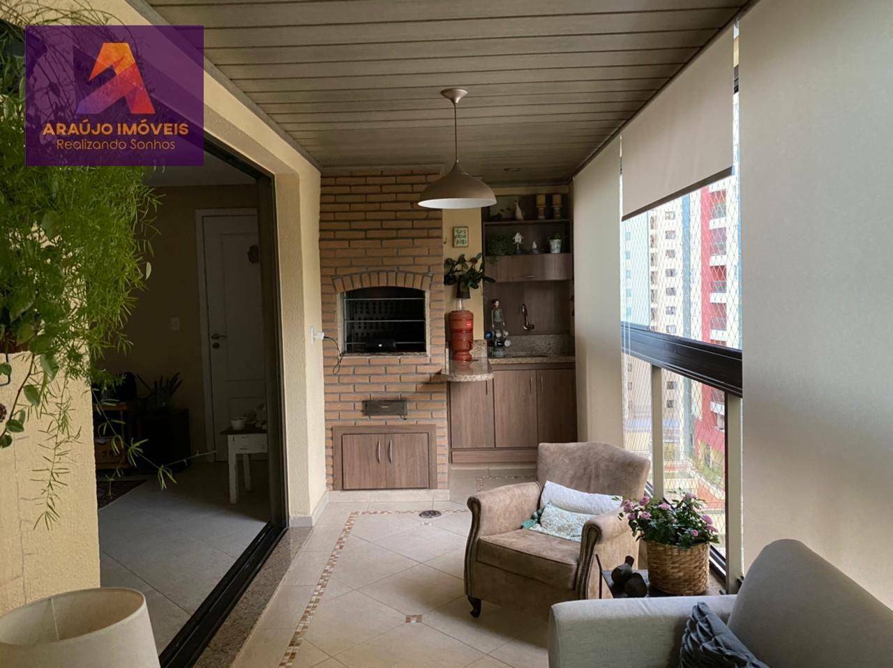 Apartamento à venda com 3 quartos, 150m² - Foto 2