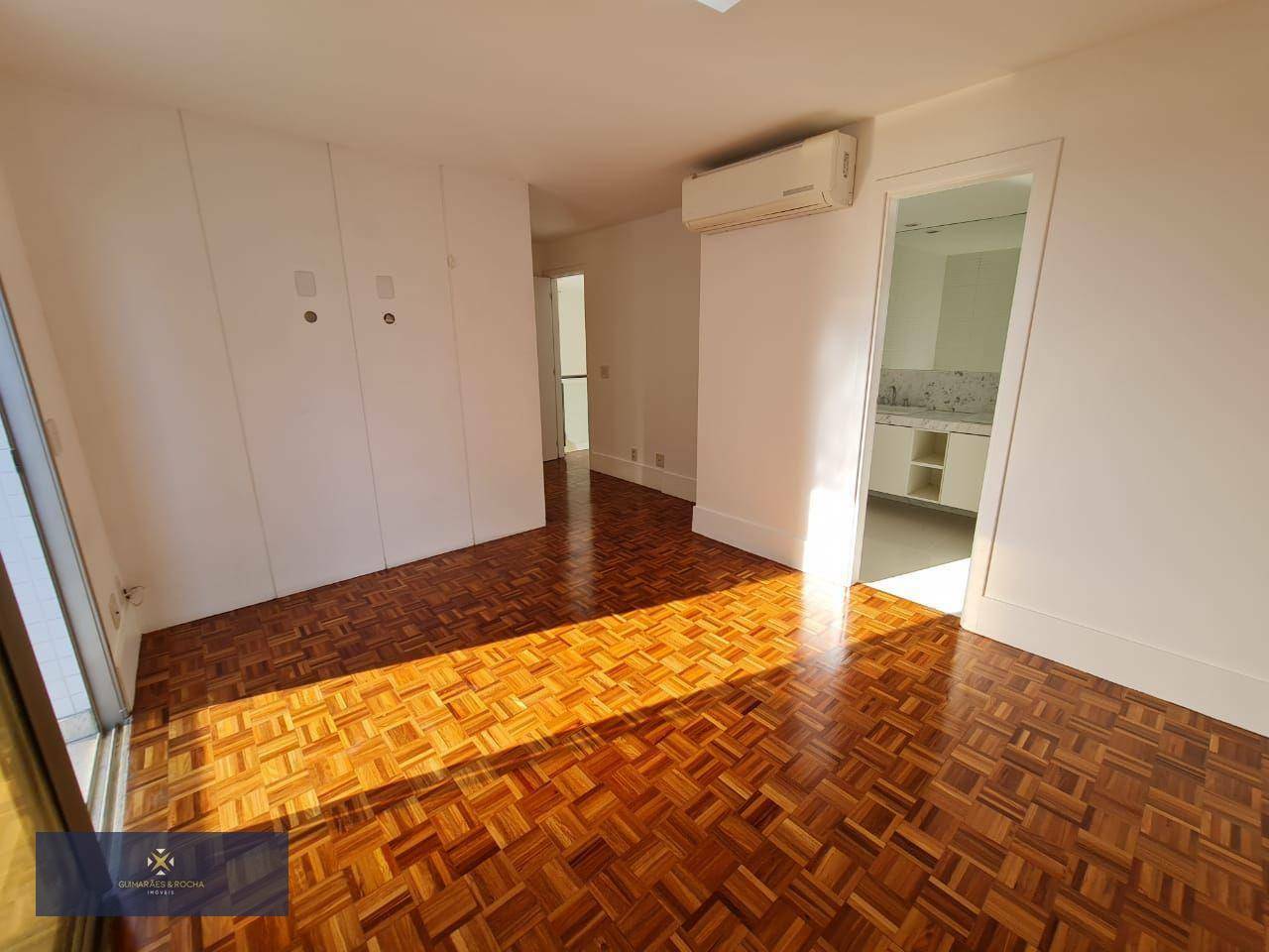 Apartamento à venda com 4 quartos, 229m² - Foto 4