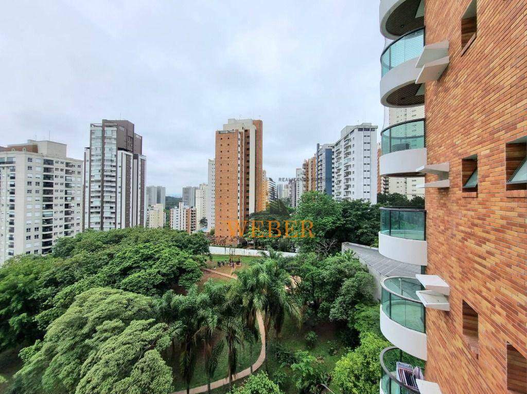 Apartamento à venda com 4 quartos, 236m² - Foto 18