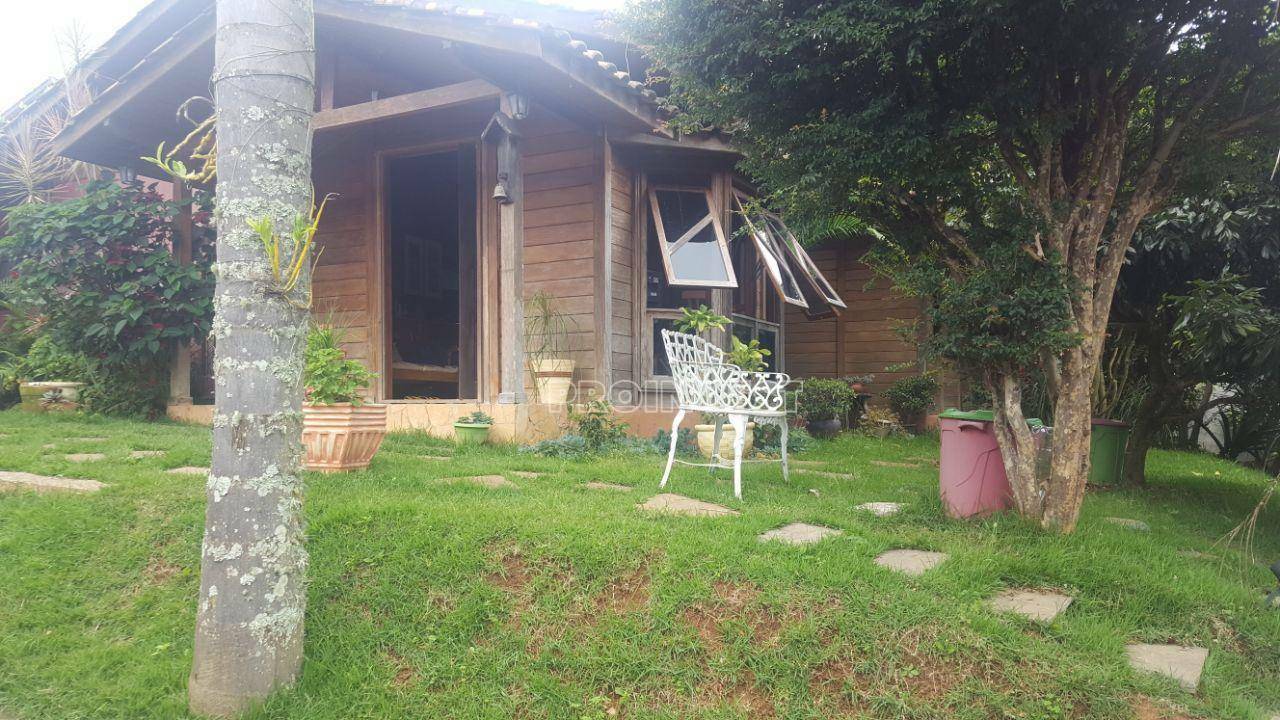 Casa de Condomínio à venda e aluguel com 3 quartos, 250m² - Foto 1