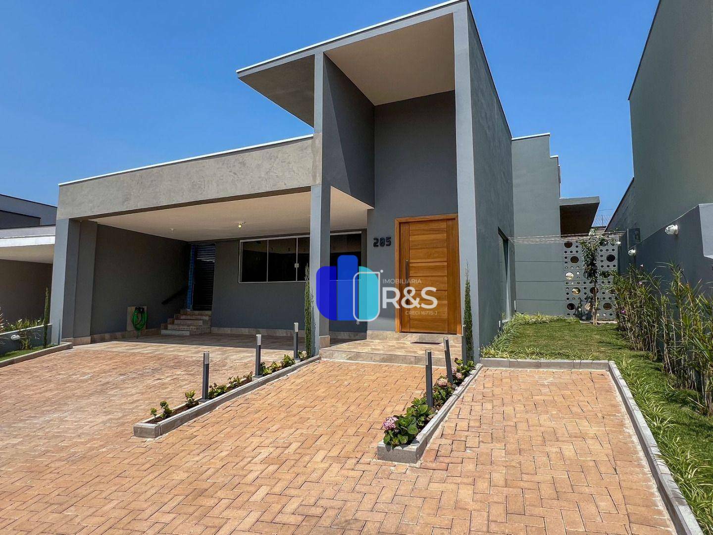 Casa de Condomínio à venda com 3 quartos, 300m² - Foto 1