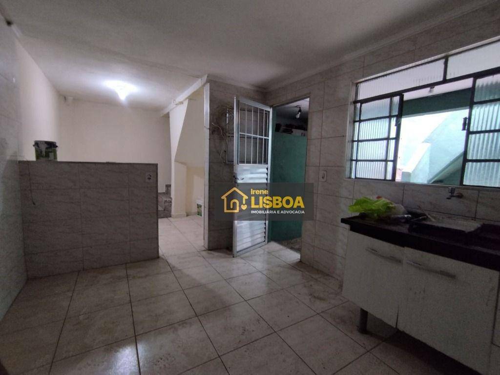 Casa para alugar com 2 quartos, 37m² - Foto 13