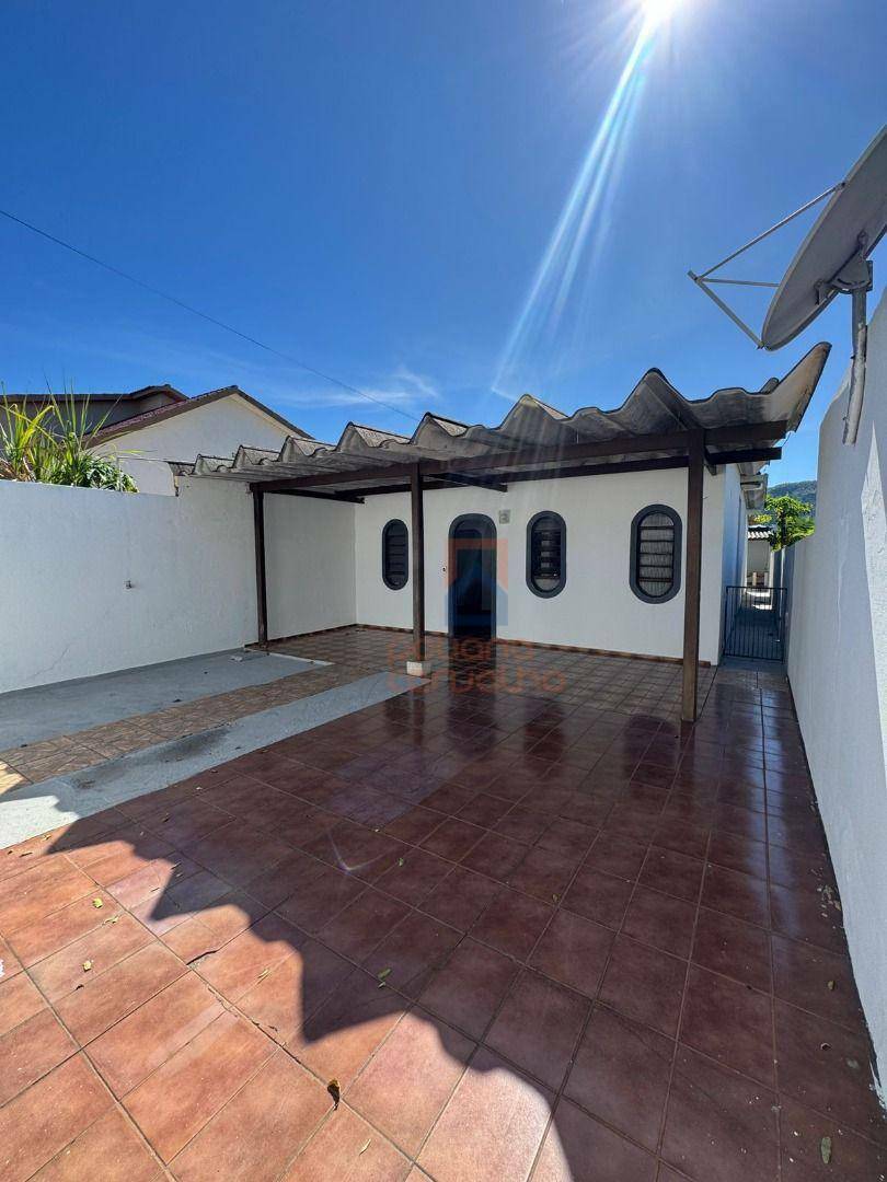 Casa para alugar com 3 quartos, 170m² - Foto 1