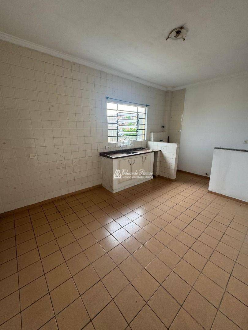 Apartamento para alugar com 3 quartos, 80m² - Foto 6