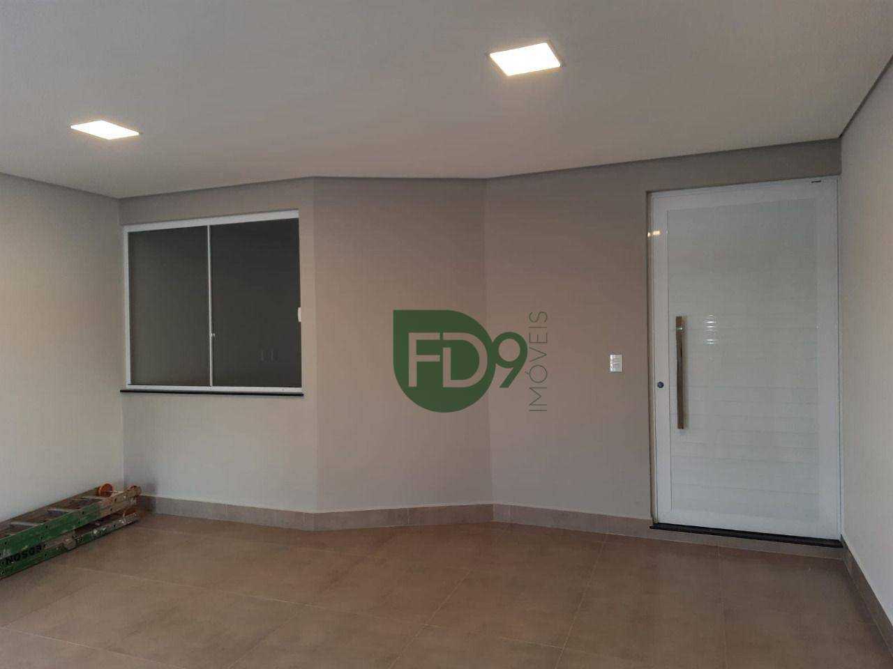 Casa à venda com 3 quartos, 134m² - Foto 1