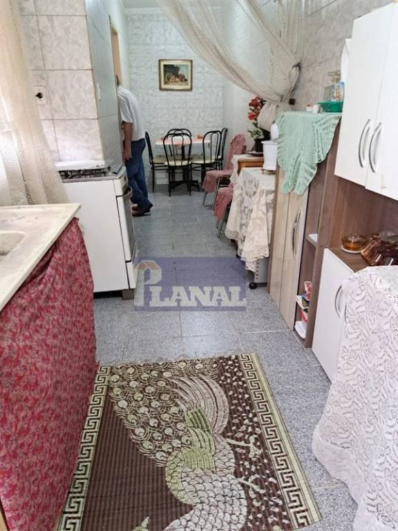 Casa à venda com 3 quartos, 100m² - Foto 1