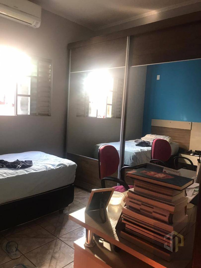 Casa à venda com 3 quartos, 198m² - Foto 8